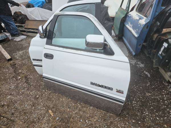 !!NICE 94 to 01 Dodge Ram Passenger door w/Electric windows!!