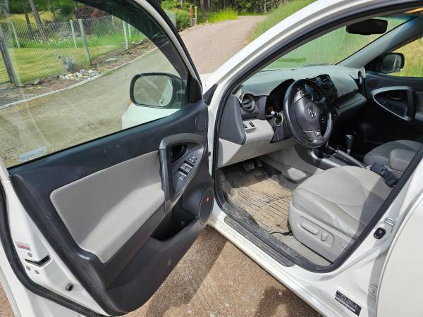 Beautiful 2011 Toyota Rav4