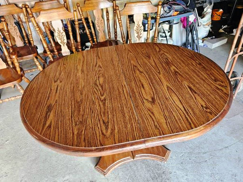 Nice simulated dark oak kitchen table and chairs