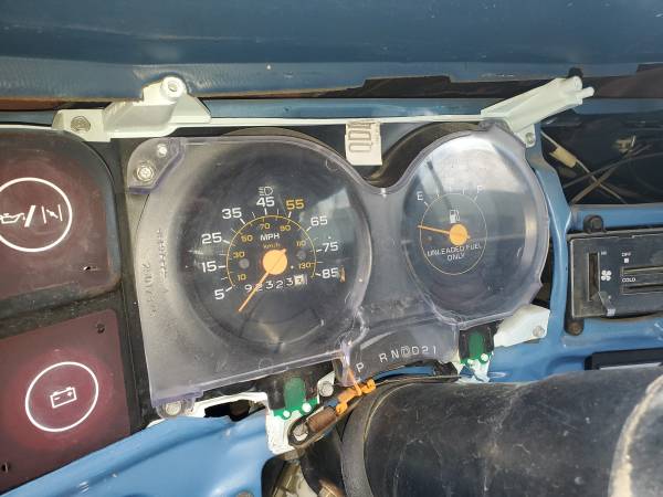 CLASSIC 1985 CHEVY SUBURBAN 2 WHEEL DRIVE PROJECT OR?