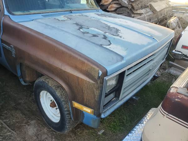 CLASSIC 1985 CHEVY SUBURBAN 2 WHEEL DRIVE PROJECT OR?