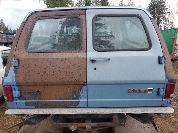 CLASSIC 1985 CHEVY SUBURBAN 2 WHEEL DRIVE PROJECT OR?