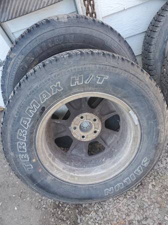 Four 235/70r16 M&S tires NEAR NEW