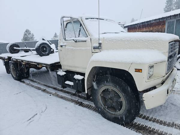 1982 Ford f600 flatbed truck