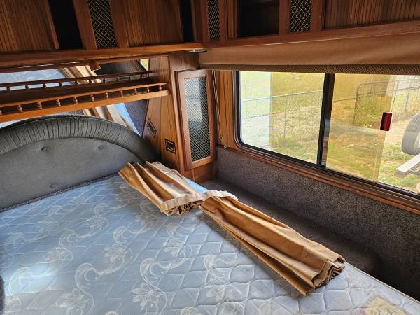 1987 Foretravel Grand Ville 36&