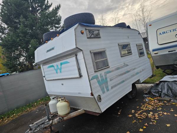 Nice 65 Winnebago model 216 pull camper