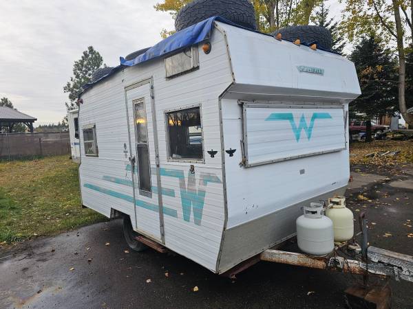 Nice 65 Winnebago model 216 pull camper