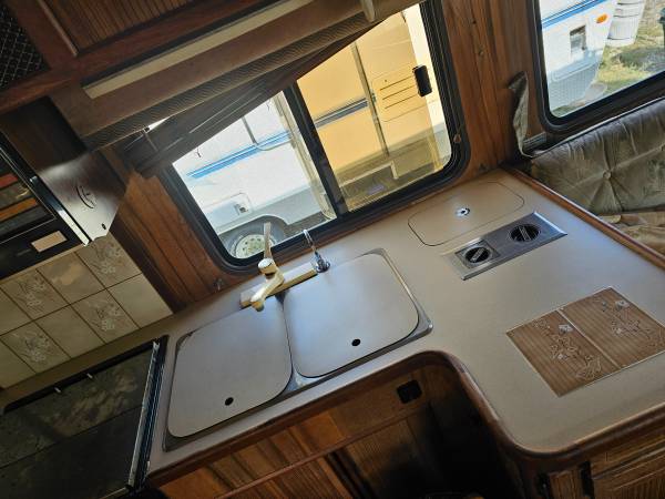 1987 Foretravel Grand Ville 36&
