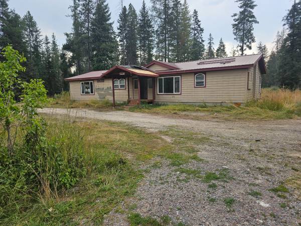 Huge 1999 Fleetwood 3 bedroom 2 bath manufactured home