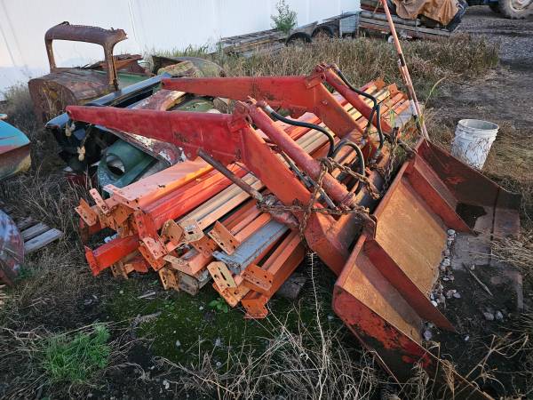 Front-end bucket loader attachment