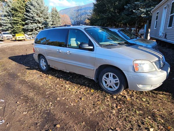 2004 Ford Freestyle SEL mini van