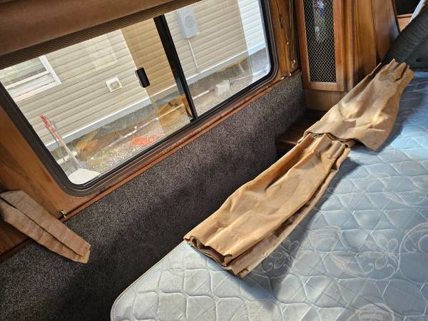 1987 Foretravel Grand Ville 36&