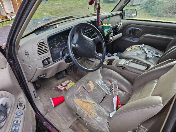 1997 GMC Suburban SLT