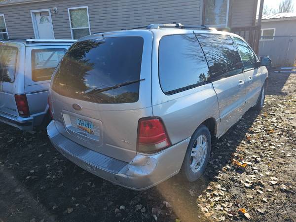 2004 Ford Freestyle SEL mini van