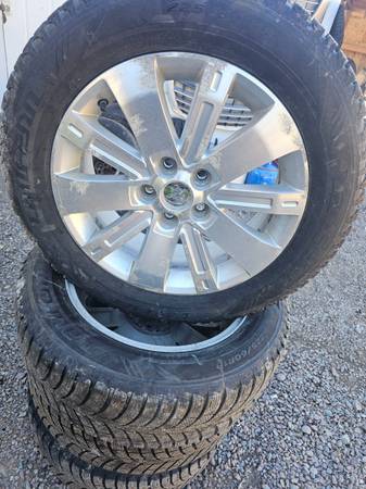 4 Nice 225/60r18 studded snow tires