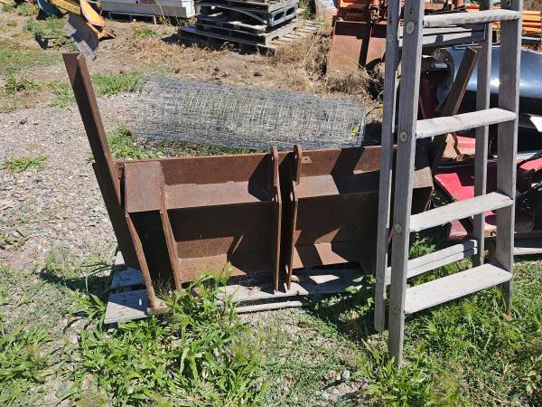 Bobcat forklift forks attachment