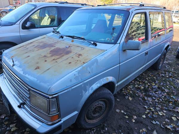 1989 Plymouth Voyager mini van