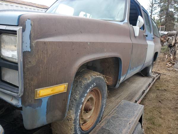 CLASSIC 1985 CHEVY SUBURBAN 2 WHEEL DRIVE PROJECT OR?