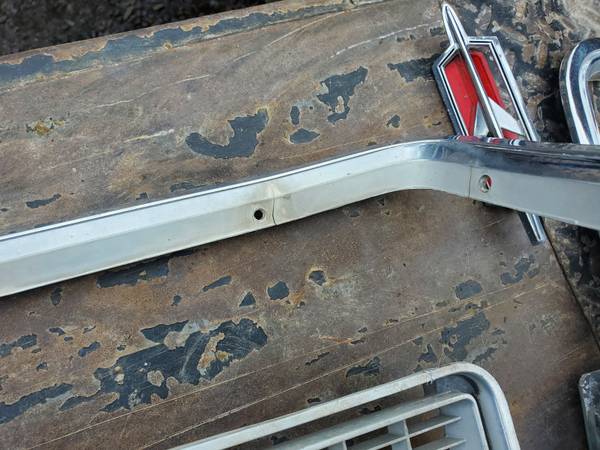 1971 Oldsmobile Delta 88 Grille surround and inserts
