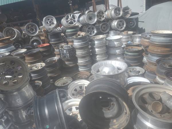 Assorted sets of vintage aftermarket and factory wheels
