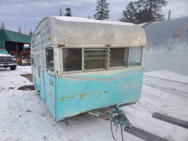Classic 1960 Shasta airflyte camp trailer