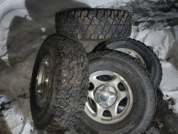 4 Cooper 265/75/16 studded snow tires