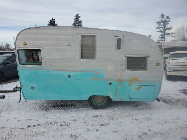 Classic 1960 Shasta airflyte camp trailer